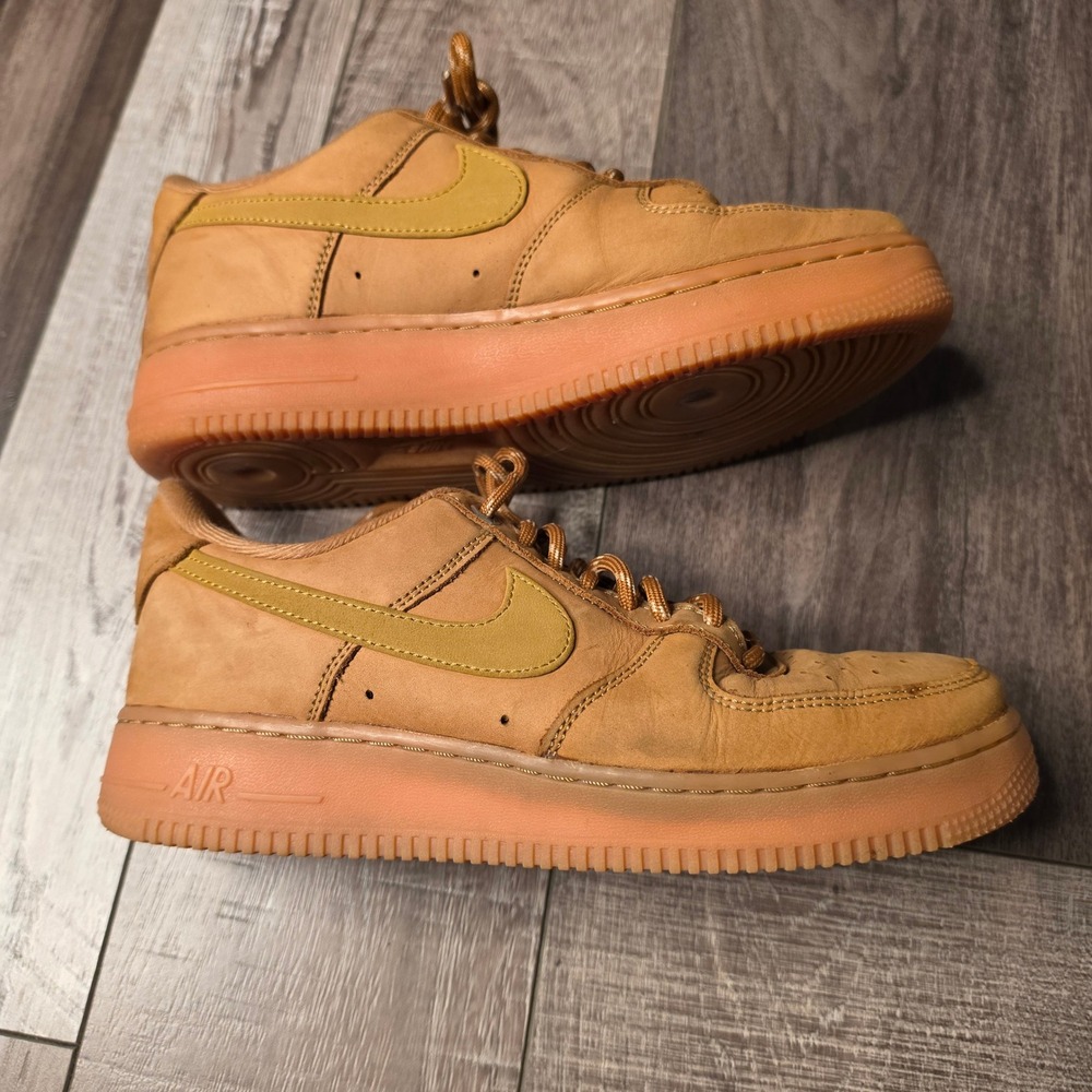 Nike Air Force 1 Low Mens 8 Wheat Flax CJ9179-200 Excellent Gum Sole Sneakers